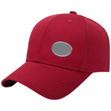 Ovaal Grijs Strijk Embleem Patch Reflecterende op een rode cap