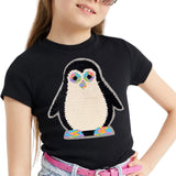 Pinguïn Reversible Paillette Op Naai XL Patch op een zwart t-shirtje
