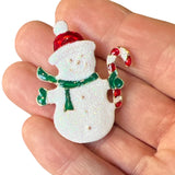 Close-up van de Sneeuwpop Kerst Broche Sierspeld