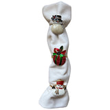 Sneeuwpop Servet / Sjaal Ring samen met twee andere servet ringen op een servet