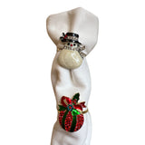 Sneeuwpop Servet / Sjaal Ring samen met een andere servet ring op een servet