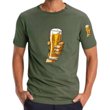 Bier Bierglas In Hand Full Color Strijk Applicatie Large samen met de kleinere variant op een groen t-shirt