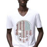 Doodskop Skull Strijk Strass-steentjes Applicatie Metaal Look op een wit t-shirt