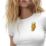 Bier Bierglas In Hand Full Color Strijk Applicatie Smal op een wit t-shirtje