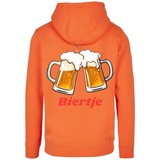 Bier Bierpull Schuimkraag Biertje Tekst Strijk Applicatie Large op de rugzijde van een oranje hoodie