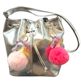Sleutelhanger Eenhoorn Pom Fluffy Tas Keychain Roze samen met de donker roze variant aan een zilverkleurige tas