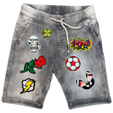 Voetbal Soccer Bal Strijk Embleem Patch samen met ander strijk patches op een korte spijkerbroek