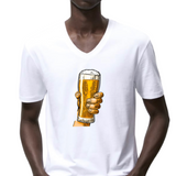 Bier Bierglas In Hand Full Color Strijk Applicatie Large op een wit t-shirt