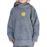 Pacman Strijk Embleem Patch op een grijze hoodie