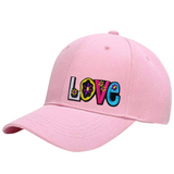 Love Tekst Flowerpower Strijk Embleem Patch op een roze cap