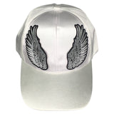 Vleugel Wings Strijk Embleem Patch Set L+R op een witte cap 