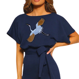 Kraanvogel XXL Strijk Patch op de top van een blauw broekpak