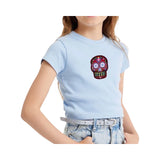 Sugar Skull Strijk Embleem Patch Rood Gele Tanden op een lichtblauw t-shirt