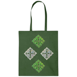 twee maal de Tribal Paillette Groen Sequins Cosplay Strijk Embleem Patch samen metr twee zilverkleurige op een groen linnen tas