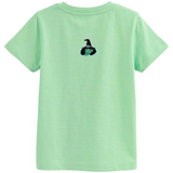 Heks Wicked Puntmuts Strijk Embleem Patch op een groen t-shirtje