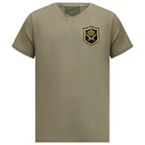 Strijk Embleem Patch Kroon Sabels op een legergroen t-shirt