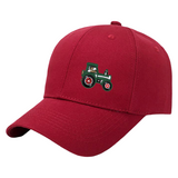 Tractor Trekker Strijk Embleem Patch Donker Groen op een rode cap