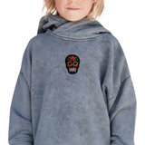 Sugar Skull Doodskop Strijk Embleem Patch Zwart op een grijze hoodie