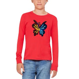 Vlinder Artistiek Strijk Embleem Patch op een rood t-shirtje