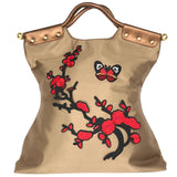 Rode Bloesem Rechter Tak XL Strijk Embleem Patch samen met een vlinder patch op een goudkleurige tas