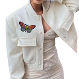 Vlinder Large Strijk Embleem Patch op een wit jasje