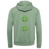 Twee maal de Tribal Paillette Groen Sequins Cosplay Strijk Embleem Patch op de rugzijde van een groene hoodie