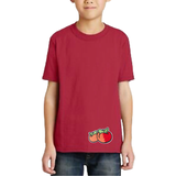 Oranje Rode Tomaten Strijk Embleem Patch op een rood t-shirt