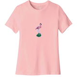 Flamingo Groene Bodem Strijk Embleem Patch op een licht roze t-shirt