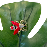 Kever Tor Vlieg Insect Strass Broche Sierspeld op een blad