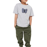 Vlinder Grijs Beige Strijk Embleem Patch op een klein grijs t-shirtje