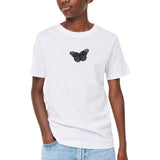 Donker Bruin Zwarte Vlinder Strijk Embleem Patch op een wit t-shirt