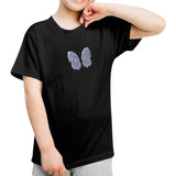 Vlinder Grijs Strijk Embleem Patch op een zwart t-shirt
