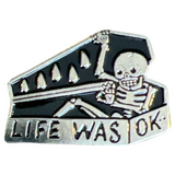 Life Was OK Skelet Grafkist Emaille Pin