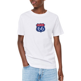 Route 66 USA Strijk Embleem Patch op een wit t-shirtje