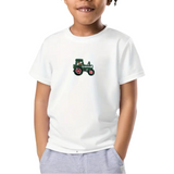 Tractor Trekker Strijk Embleem Patch Donker Groen op een wit t-shirtje