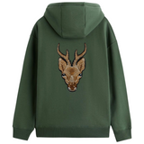 Hert Ree Bambi Opnaai Applicatie Patch op de achterzijde van een donkergroene hoodie