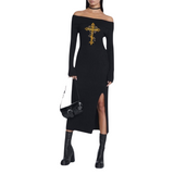 Kruis Cross Strijk Embleem Patch Goud op een zwarte jurk