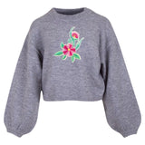 Bloem Bloemen Tak Strijk Embleem Patch op een grijze sweater