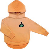 Heks Wicked Puntmuts Strijk Embleem Patch op een oranje kleine hoodie
