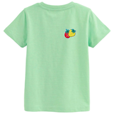 Aardbei Fruit Strijk Embleem Patch op een groen t-shirtje