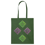 Twee maal de Tribal Paillette Paars Sequins Cosplay Strijk Embleem Patch samen met twee groene varianten op een groen linnen tas