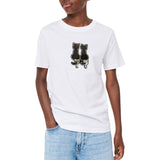 Poes Kat Reversible Paillette Strijk Embleem Patch Zwart Zilver op een wit t-shirt