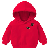 Twee maal de Bij Bijen Strijk Embleem Patch Rood Beige op een kleine rode hoodie