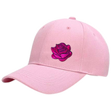 Roos Strijk Embleem Patch Fuchsia op een roze cap