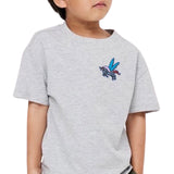 Eenhoorn Vleugels Strijk Embleem Patch Op een grijs t-shirtje
