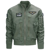 Air Force Wings Military Embleem Strijk Patch op een groen jack