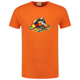 Rubik Kubus Magic Cube Strijk Applicatie op een oranje t-shirtje