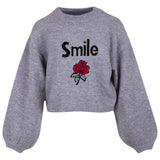Rode Roos Op Steel Strijk Embleem Patch L samen met een strass smile tekst strijk patch op een grijze sweater