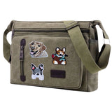 Hond Golden Retriever Embleem Patch samen met twee andere strijk patches van honden rassen op een legergroene tas