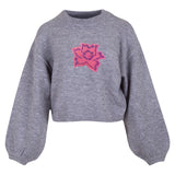 Roos Rozen Paillette Strijk Embleem Patch Roze op een grijze sweater